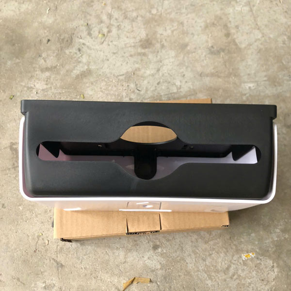 Hình ảnh thực tế hộp nhựa chữ nhật đựng giấy lau tay