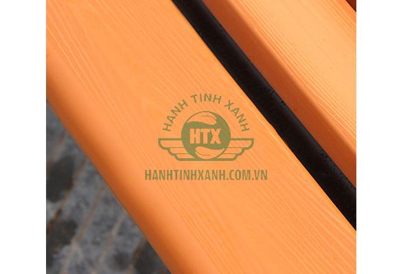 Nan ghế được làm từ gỗ lim nguyên khối chắc chắn, bền bỉ