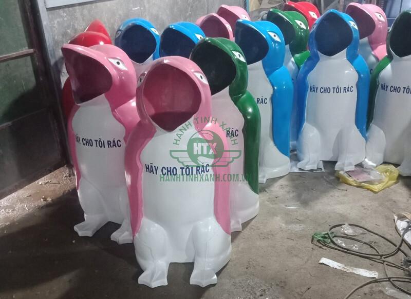 Khách hàng ở quận Sơn Trà trang bị thùng rác hình thú