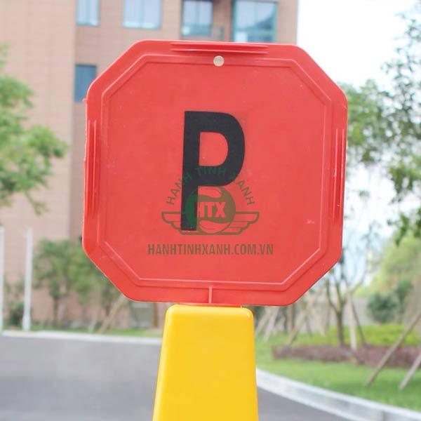 Biển báo cắm trụ dễ sử dụng và có độ bền cao