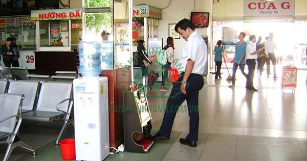 Mất 30 giây, ai ai cũng sẽ có đôi giày sạch bong, đẹp đẽ