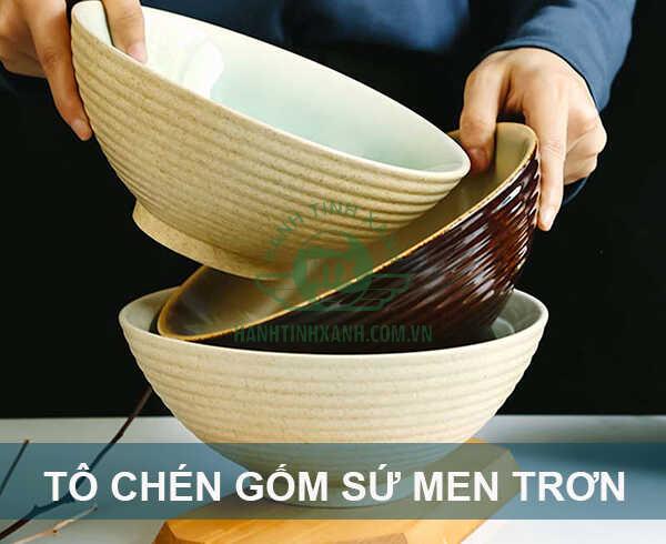 Bát, đĩa làm từ gốm sứ trơn là chất liệu an toàn nhất khi dùng đựng thức ăn hâm nóng bằng lò vi sóng