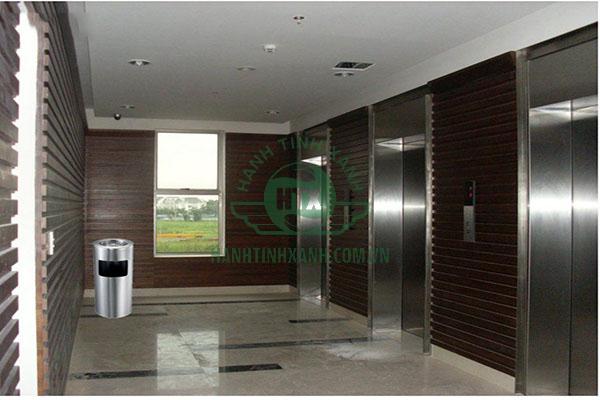 giữ gìn vệ sinh khu vực thang máy 