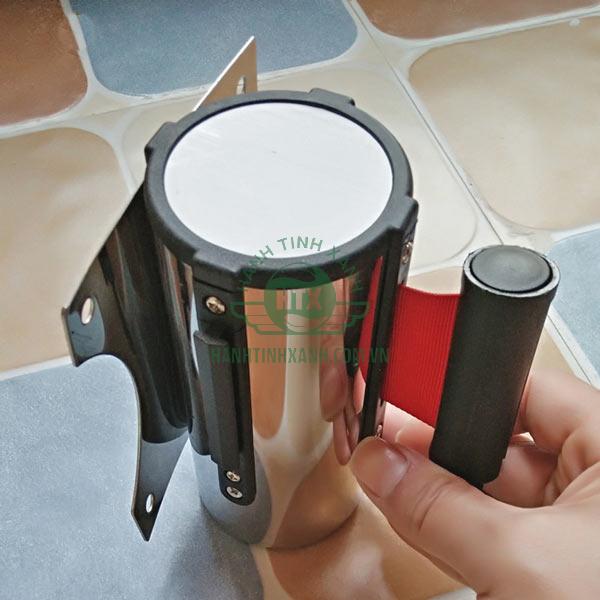 Cận cảnh đầu cột chắn gắn tường tại kho Hành Tinh Xanh