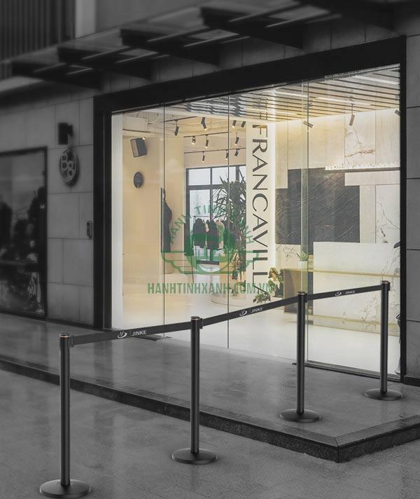 Cột chắn thân trụ đen, dây đen chuyên nghiệp