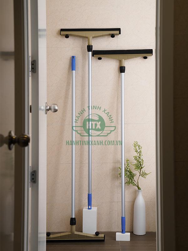 Dụng cụ vệ sinh quan trọng - Cây đẩy nước gạt sàn