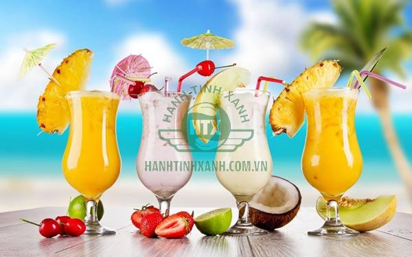 Ly Hurricane có dáng cao dùng uống tại quán rượu, bar bãi biển