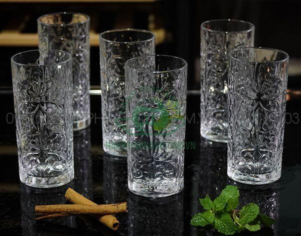 Ly thủy tinh thường được dùng trong nhà hàng, khách sạn