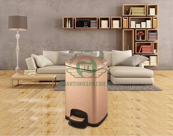 Đồ điện tử phòng khách cần đặt xa thùng rác