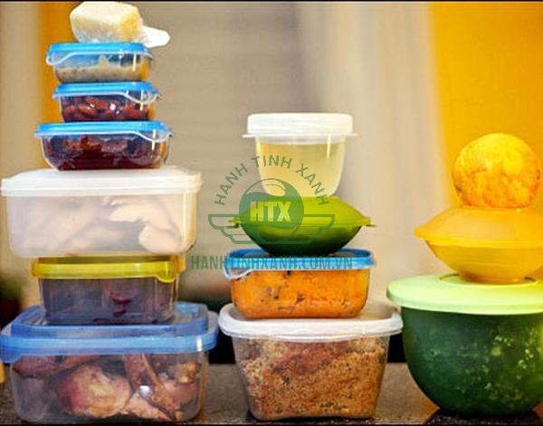 Làm sạch đồ dùng bằng nhựa