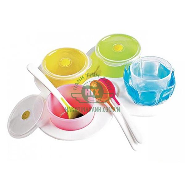 Hạn chế sử dụng đồ dùng trẻ em đựng thức ăn nóng