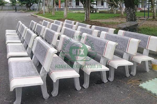 Ghế đá công viên cần được bảo quản kỹ lưỡng để tăng tuổi thọ