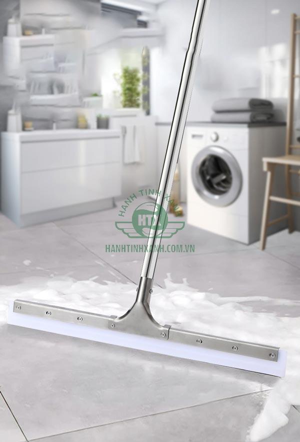 Sàn đá và gạch men nên dùng cây gạt nước sàn nhà lưỡi cao su hoặc lưỡi silicon
