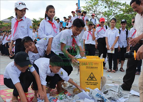 Lựa chọn thùng rác trường học phù hợp