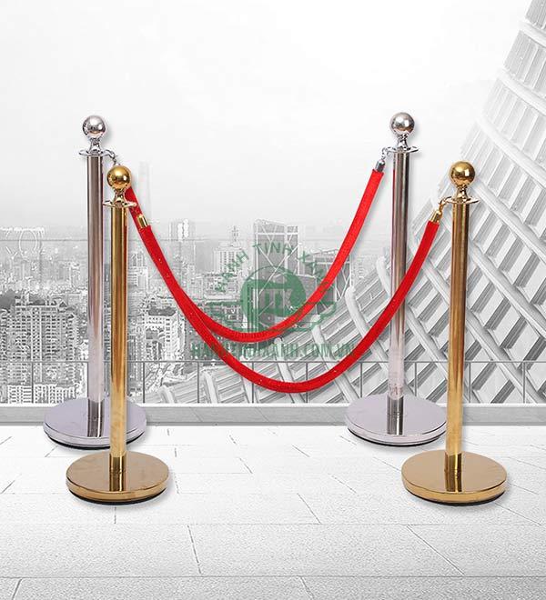 Tông màu đỏ phù hợp với mọi loại cột chắn trắng hay vàng