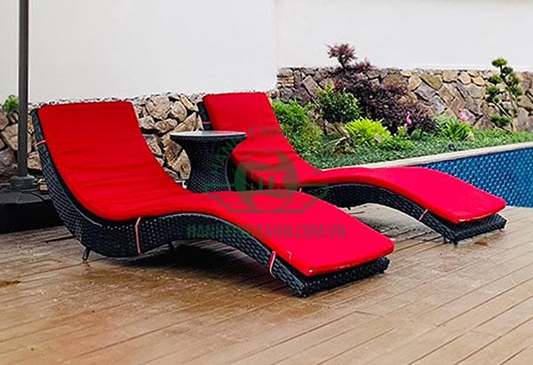 Kiểm tra kỹ ghế hồ bơi bị hỏng hóc phần nào và khắc phục chúng