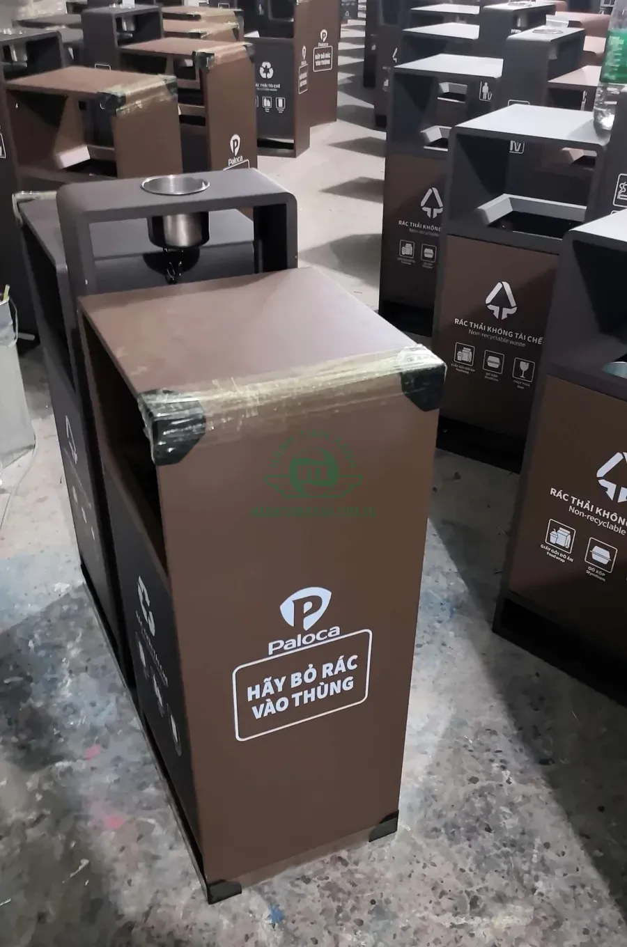 Kiểm tra kỹ lưỡng thùng rác 2 ngăn