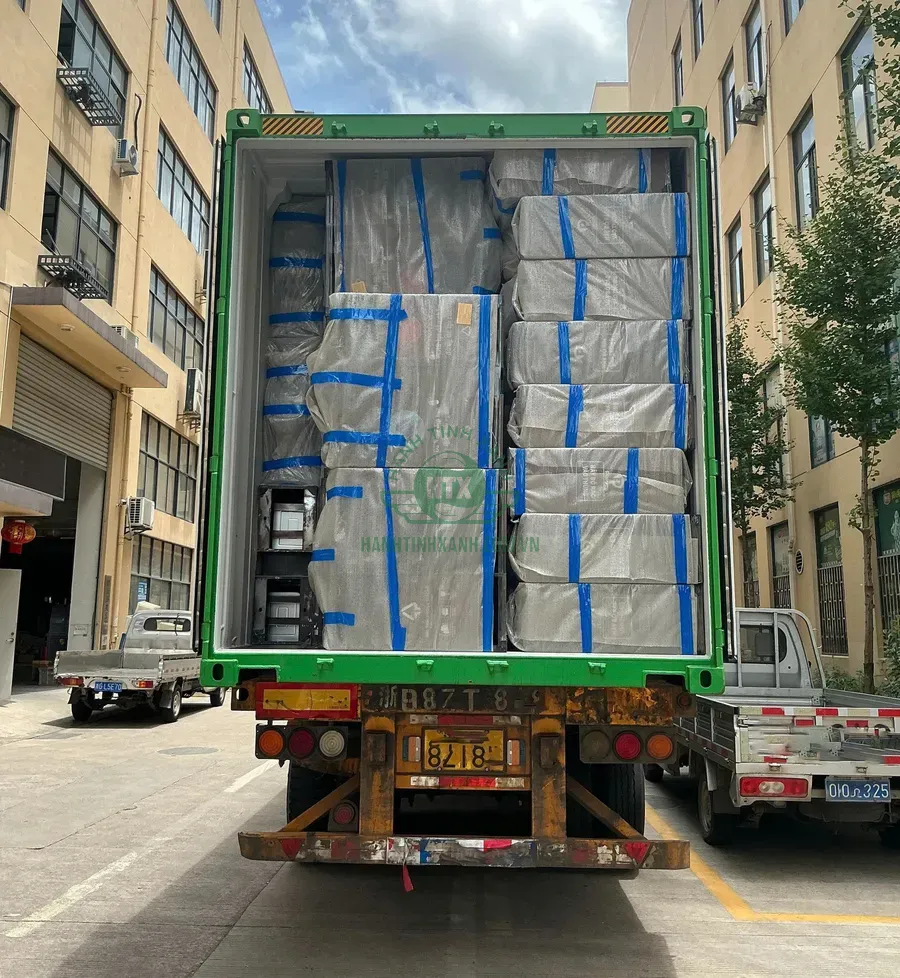 Vận chuyển 300 thùng rác từ kho Hành Tinh Xanh đến Đà Nẵng