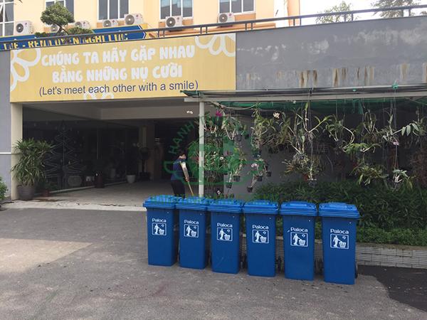 Dự án thùng rác nhựa tạo môi trường xanh - sạch - đẹp cho trường Tuệ Đức 