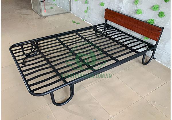 Khung giường bằng thép phun sơn chắc chắn