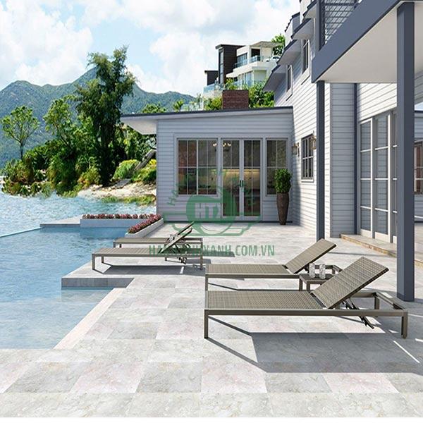 Ghế inox dùng tại hồ bơi