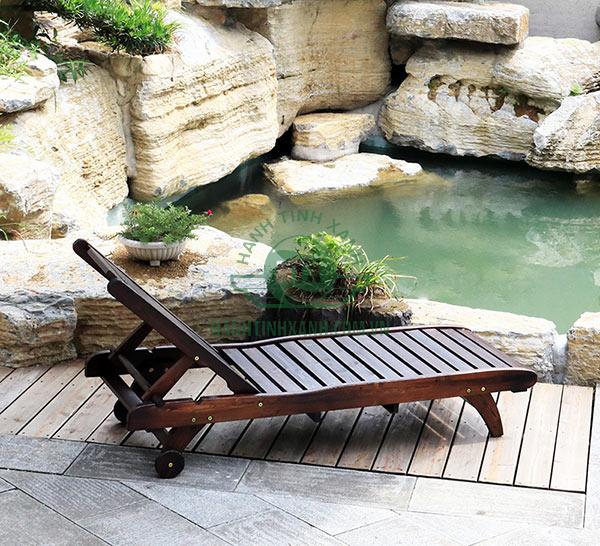 Ghế tắm nắng Sun Loungers bằng gỗ kiểu dáng cổ điển