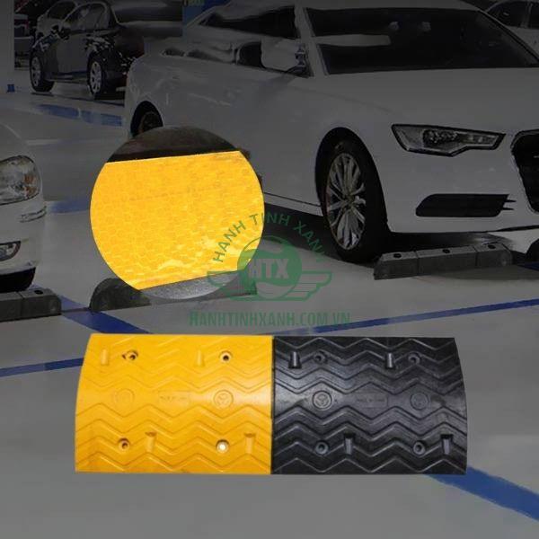 Gờ giảm tốc tông màu vàng, đen có phản quang