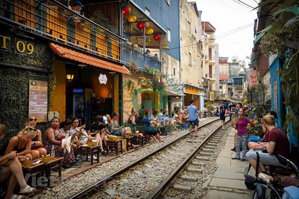 Bề mặt kinh doanh không bằng phẳng không phù hợp để đẩy xe đẩy phục vụ