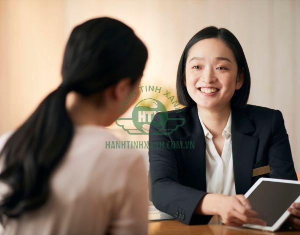 Nhân viên tư vấn chuyên nghiệp hỗ trợ khách hàng