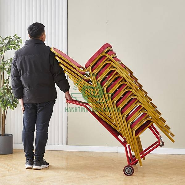 Xe vận chuyển ghế hỗ trợ nhân viên setup nhà hàng, tiệc cưới
