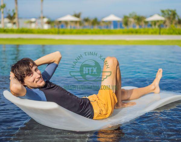 Giường hồ bơi ngập nước được nhiều hồ bơi khách sạn 5 sao trang bị