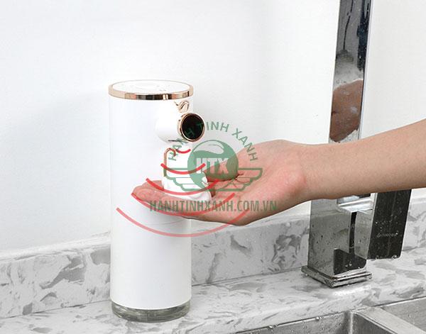 Hộp đựng dung dịch nước rửa tay cảm ứng sẽ hoạt động tự động trên cơ chế hồng ngoại
