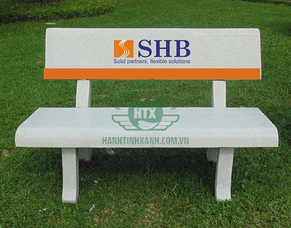 Ghế công viên in thông điệp quảng bá thương hiệu