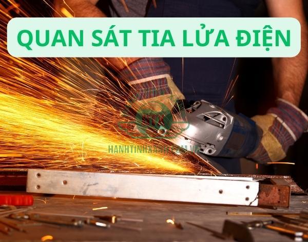 Quan sát đặc điểm tia lửa điện có thể giúp người dùng phân biệt inox 304