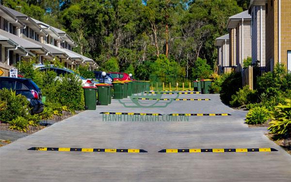 Trong khu công nghiệp có nhiều vị trí cần lắp gờ giảm tốc độ