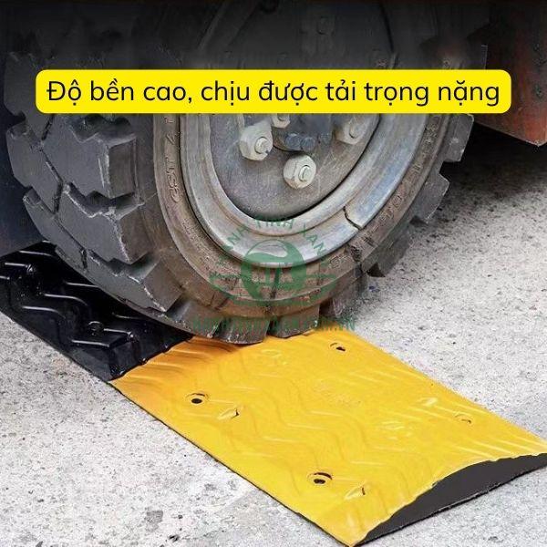 Chất liệu gờ cần chịu được tải trọng của bánh xe