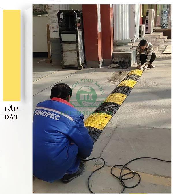 Gờ giảm tốc cần gắn cố định lên mặt sàn