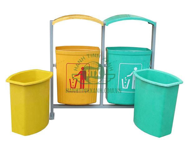 Thùng rác bằng nhựa được dùng phổ biến ở môi trường ngoài trời