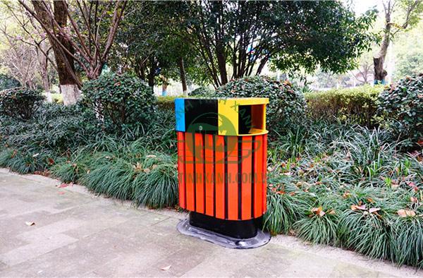 Chọn mua thùng rác phân loại rác thải ngoài trời có khó không?