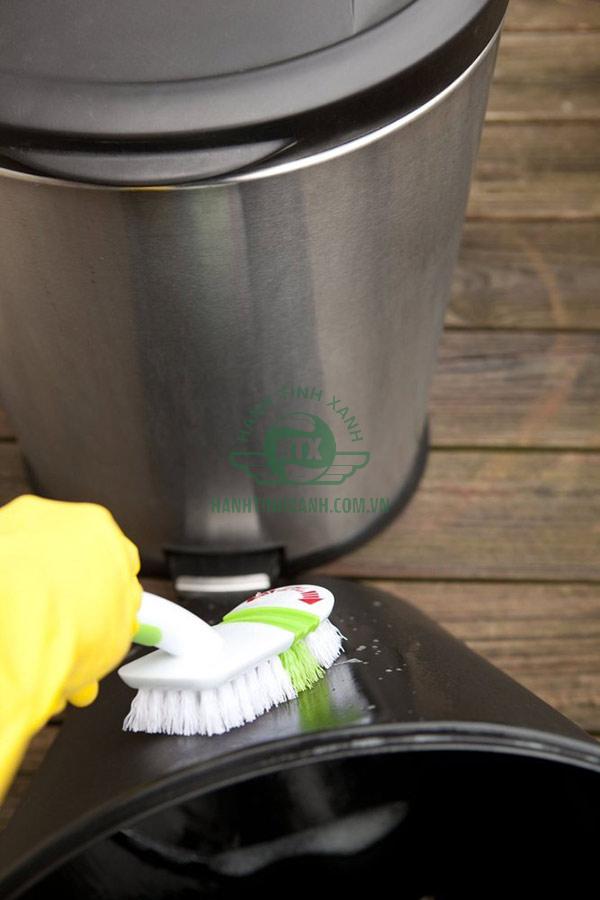 Tẩy rửa kỹ càng, cẩn thận