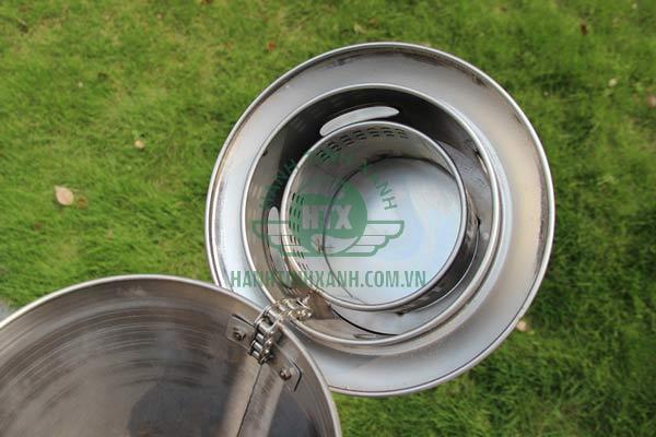 Nắp đóng mở trụ gạt tàn lâu ngày dễ bị hỏng