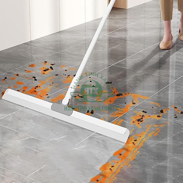 Sử dụng cây gạt nước đúng cách, không tác dụng lực quá mạnh