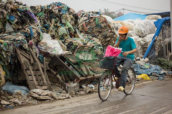 Trung bình mỗi ngày có khoảng 64 tấn rác thải được sinh ra ở Việt Nam