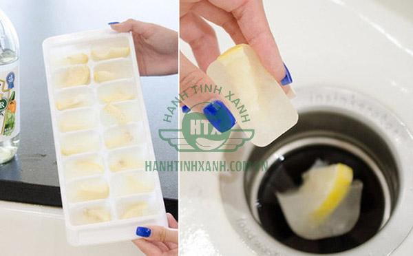 Những viên đá lạnh từ dấm và chanh đánh tan vết bẩn, mùi hôi thùng rác