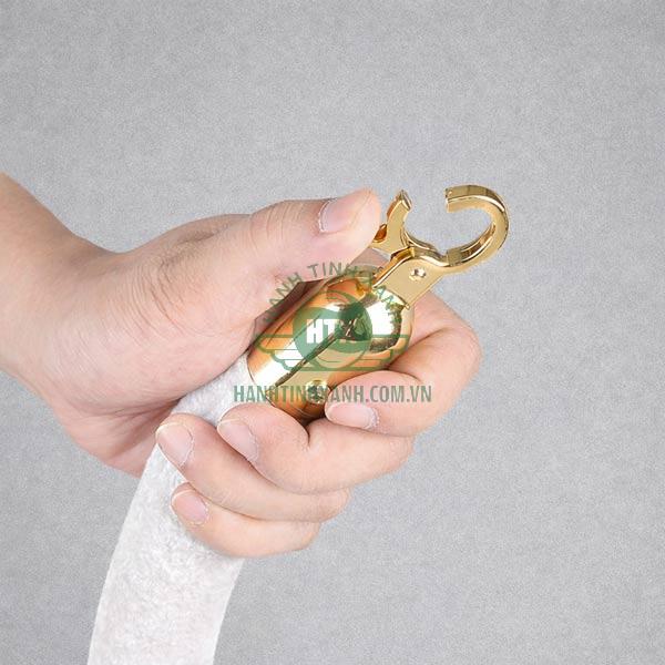 Móc dây nhung bằng inox vàng cực kỳ chắc chắn