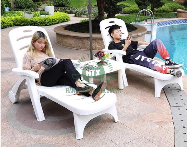 Ghế nhựa hồ bơi hiện nay rất được ưa chuộng