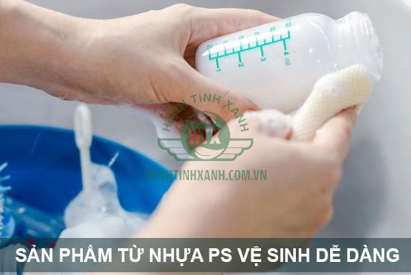 Chất liệu nhựa dễ vệ sinh để loại bỏ các vi khuẩn, bụi bẩn có thể gây hại cho trẻ