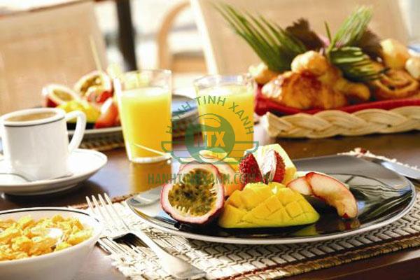 ăn một bữa sáng thịnh soạn 