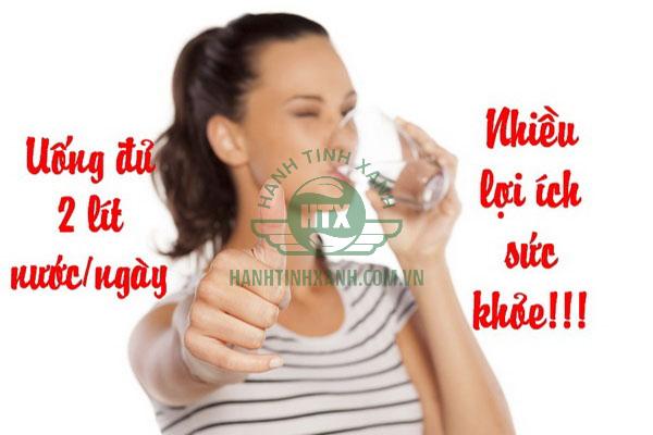 Uống đủ nước mỗi ngày 