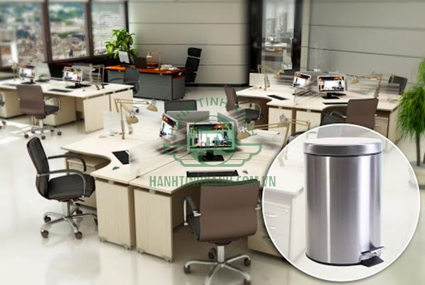 Trong phòng làm việc nên trang bị thùng rác